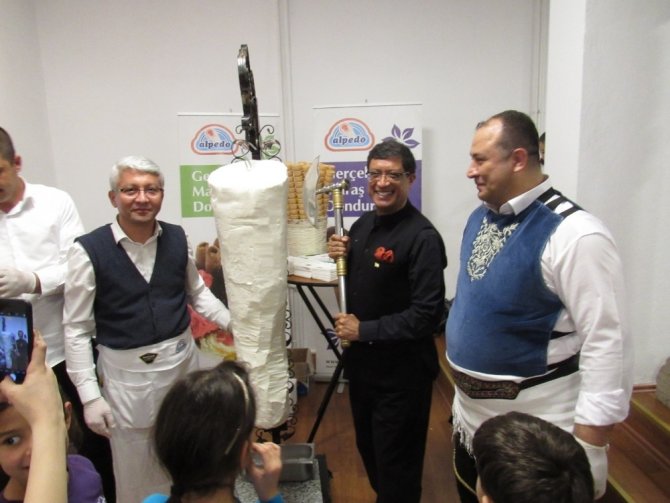 Hindistan Büyükelçiliği’nde Maraş dondurma şov yaptılar