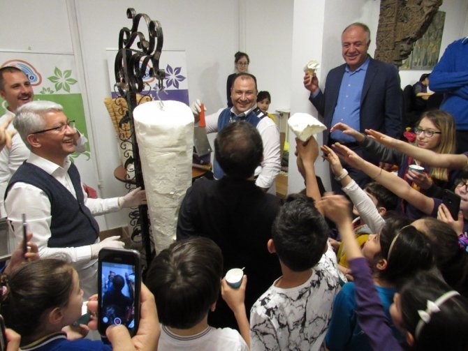 Hindistan Büyükelçiliği’nde Maraş dondurma şov yaptılar