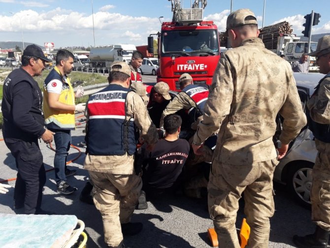 Kahramanmaraş'ta Ambulansla otomobil çarpıştı: 1’i bebek 9 yaralı