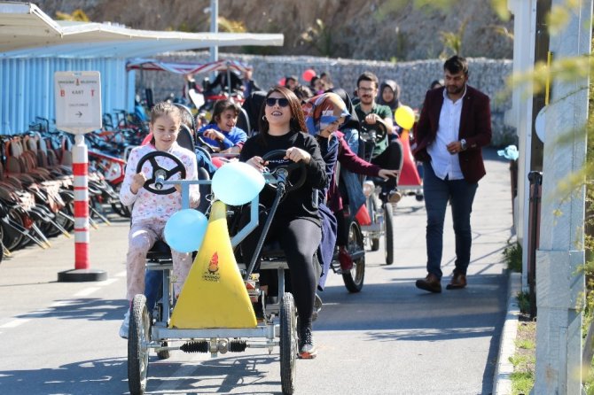 Kahramanmaraş'ta görme engelli çocuklar bisiklet kullandı