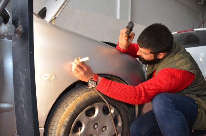 Kahramanmaraş'ta  araç göçükcüleri iyi iş yapıyor