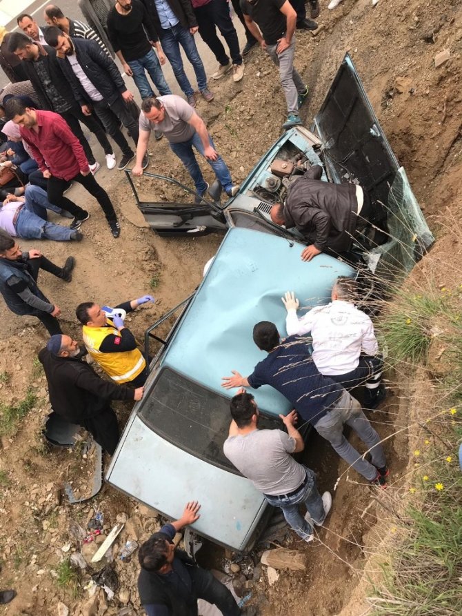 Kahramanmaraş'ta bu otomobilden yaralı kurtuldular