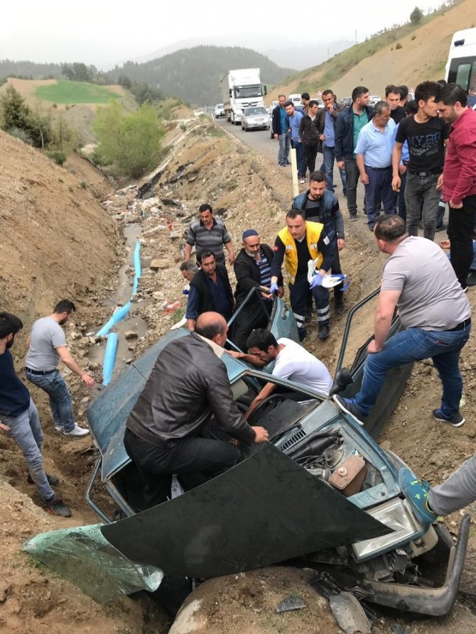 Kahramanmaraş'ta bu otomobilden yaralı kurtuldular