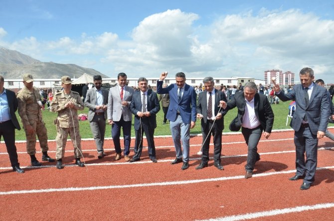 Elbistan'da 5 bin çocuk unutulmaya yüz tutan oyunları oynadı