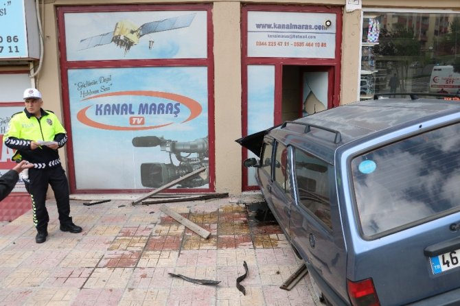 Kahramanmaraş'ta otomobil haber sitesine girdi!