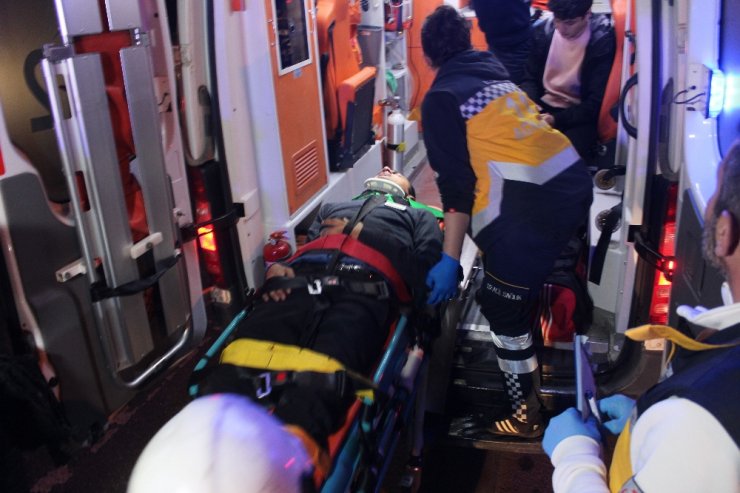 Üç araç birbirine girdi! Çok sayıda yaralı var