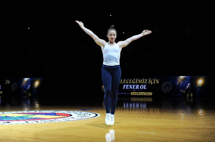 Ayşe Begüm Onbaşı’dan müthiş şov