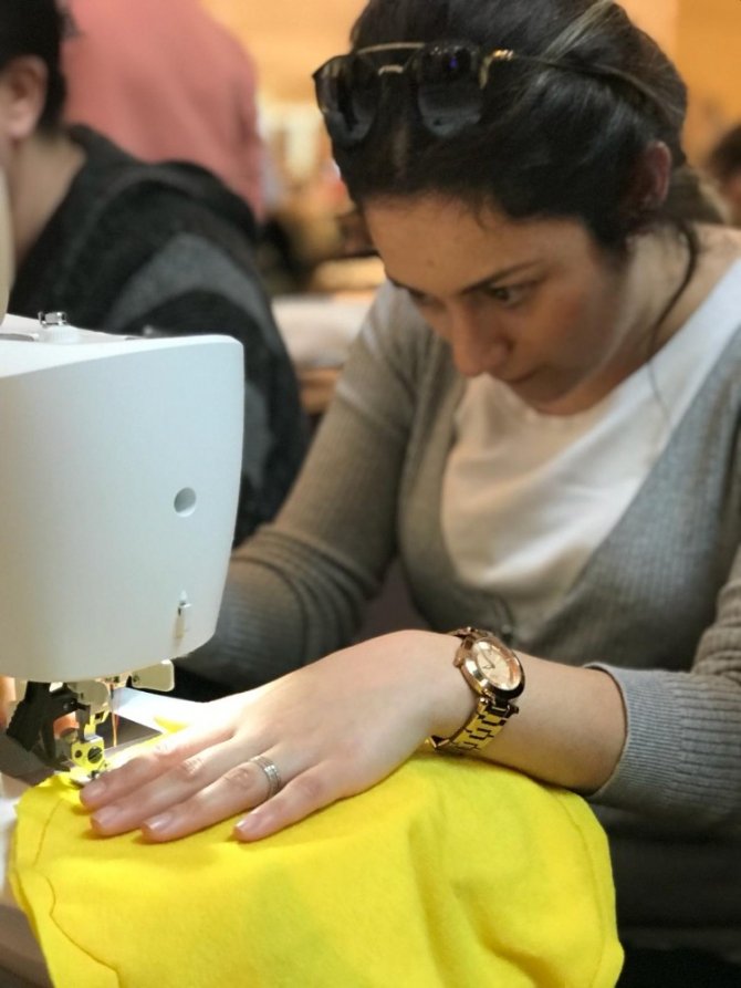 Kahramanmaraşlı kadınlar sevgi dolu yastıklar diktiler