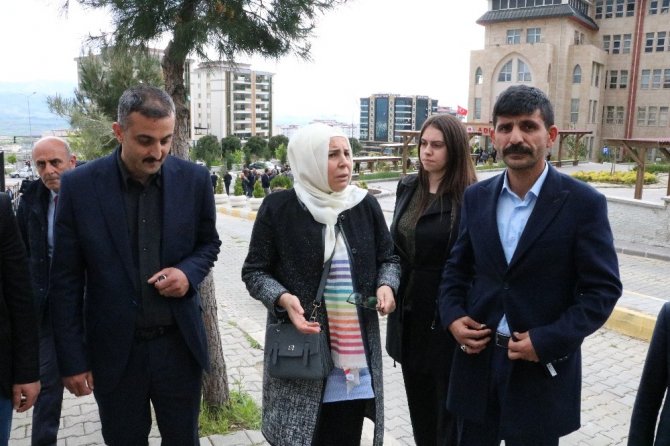 Gülefer Yazıcıoğlu: "10 yıldır gidiyoruz geliyoruz bir arpa boyu yol kat edemiyoruz"