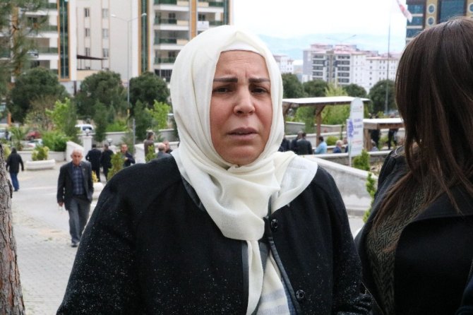 Gülefer Yazıcıoğlu: "10 yıldır gidiyoruz geliyoruz bir arpa boyu yol kat edemiyoruz"