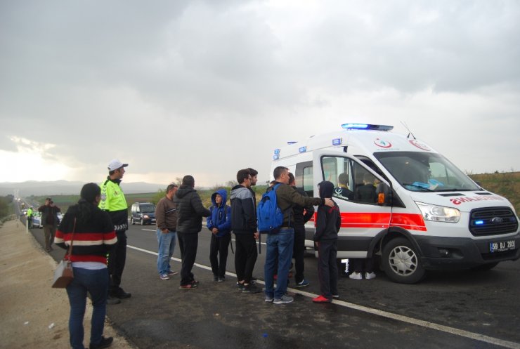Tekirdağ’da öğrenci servisi kamyona çarptı: 15 yaralı