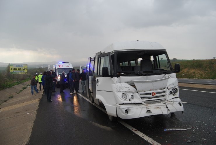 Tekirdağ’da öğrenci servisi kamyona çarptı: 15 yaralı