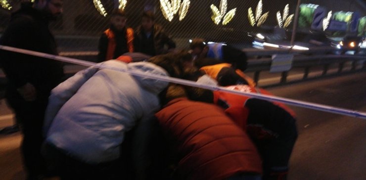 Edirnekapı’da metrobüs yolcuya çarptı