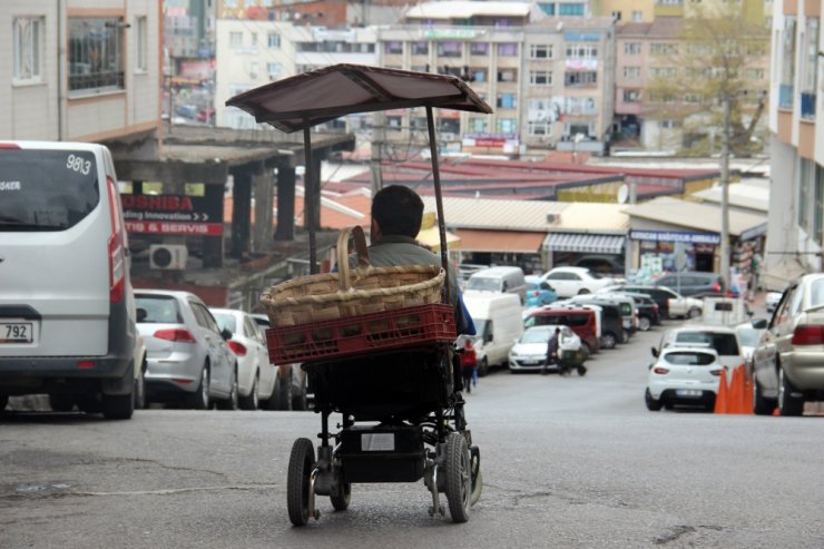 Geçimini sağlamak için tek isteği bir engelli aracı