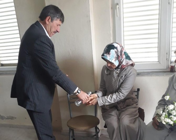 Kahramanmaraş'ta baba ve kızı 31 yıl sonra kavuştu