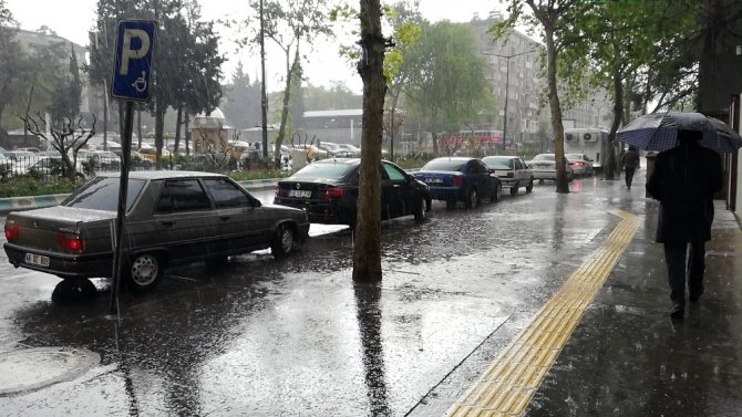 Kahramanmaraş’ta yağmur ve dolu etkili oldu