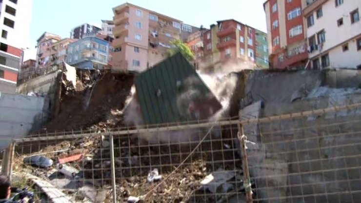 İstanbul Valiliği, Risk altındaki 10 bina boşaltıldı