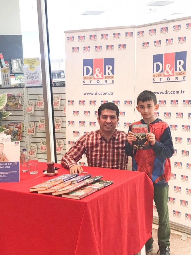 Ahmet Baki Yerli Edebiyat Şehri'nde okurlarıyla buluştu