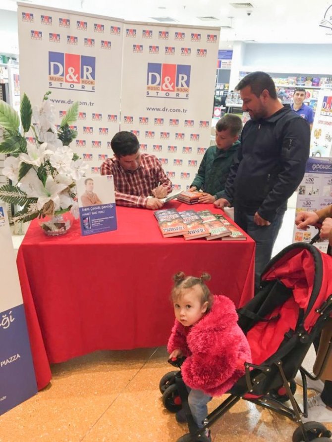 Ahmet Baki Yerli Edebiyat Şehri'nde okurlarıyla buluştu