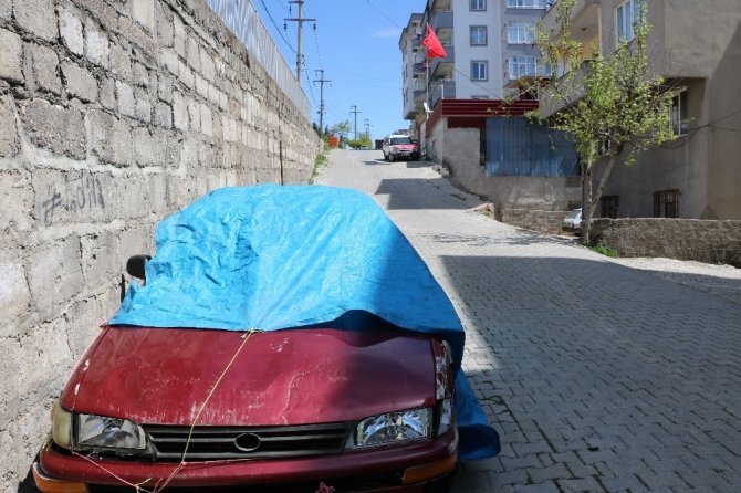 Kahramanmaraş'ta anne ve çocukları 3 metrelik duvardan uçtu