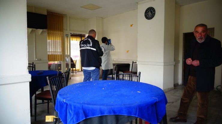 Pendik’te kahvehaneyi silahla taradılar