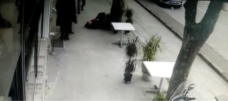 Sokak ortasında tartıştığı şahsa kurşun yağdırdı