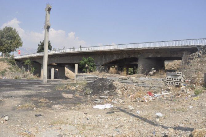 Adnan Menderes’in açtığı İstasyon Köprüsü yenileniyor