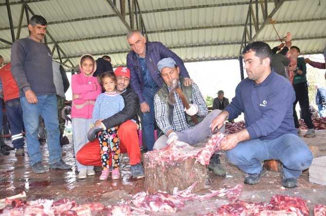 Göksun'da 150 yıllık hayrat kurbanı geleneği sürüyor