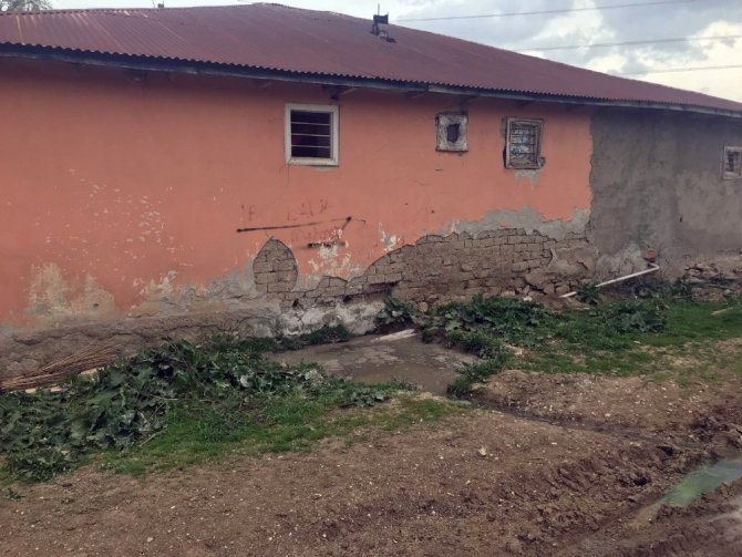 2 yaşındaki çocuk su dolu çukurda boğuldu