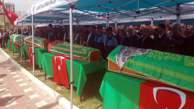 Kazada ölen 5 kişi son yolculuklarına uğurlandı