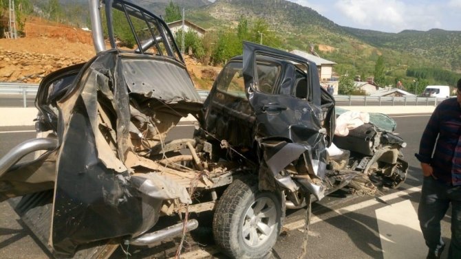 Kahramanmaraş’ta bu araçtan yaralı çıktı