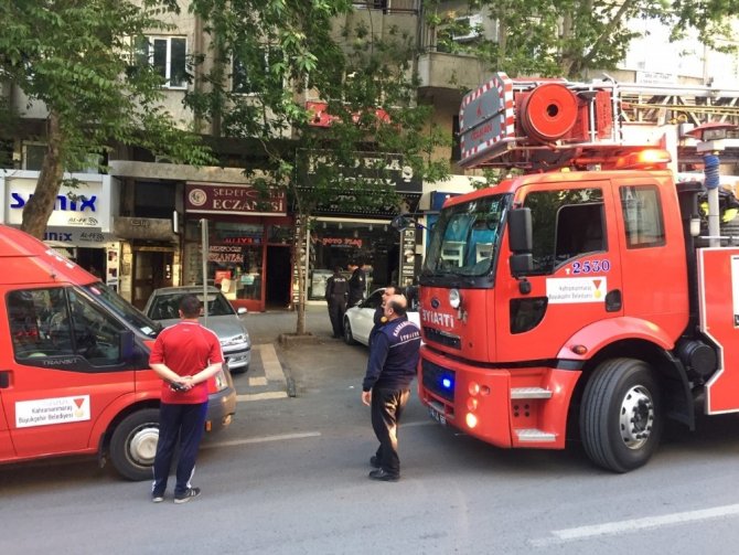 Apartmanda çıkan yangın paniğe neden oldu