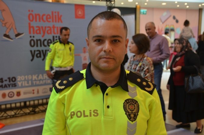 Kahramanmaraş'ta Yaya önceliği açılan stantta uygulamalı olarak anlatıldı