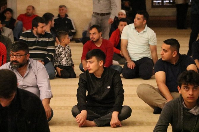 Kahramanmaraş'ta ilk teravih namazı kılındı