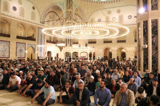 Kahramanmaraş'ta ilk teravih namazı kılındı