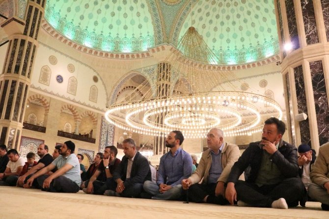 Kahramanmaraş'ta ilk teravih namazı kılındı