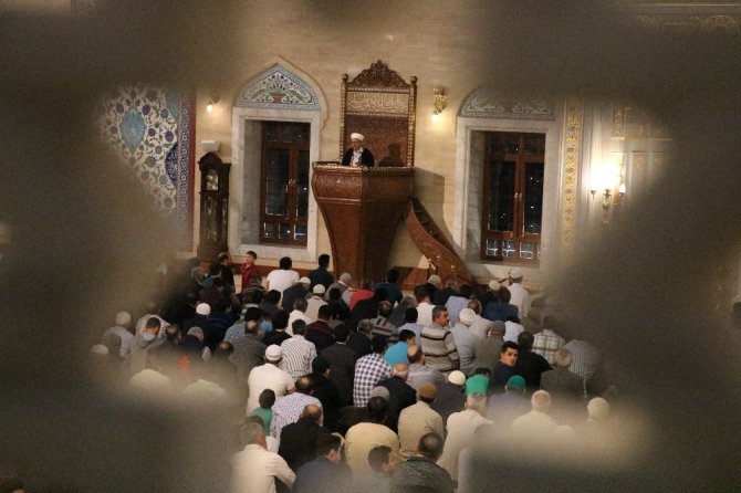 Kahramanmaraş'ta ilk teravih namazı kılındı