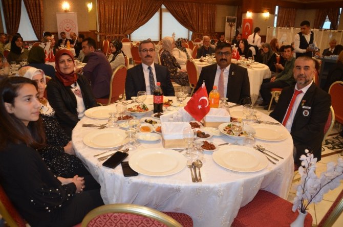 Şehit aileleri ve gazilere Devlet Övünç Madalyası verildi