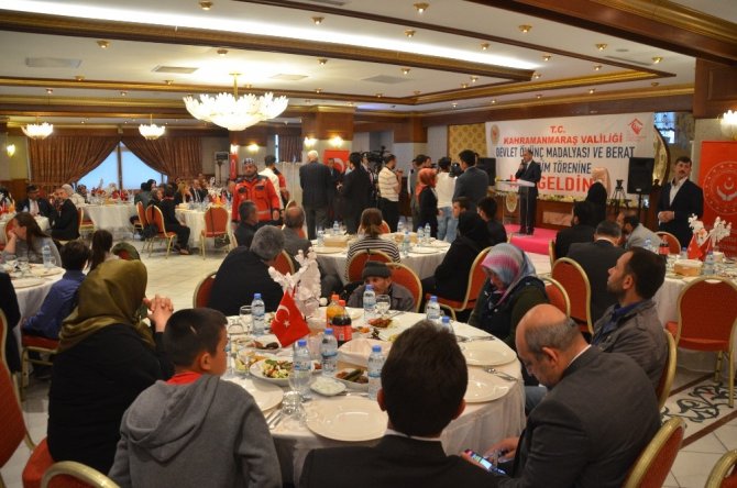 Şehit aileleri ve gazilere Devlet Övünç Madalyası verildi