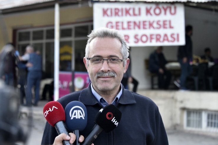 Bu köyden geçene ücretsiz iftar