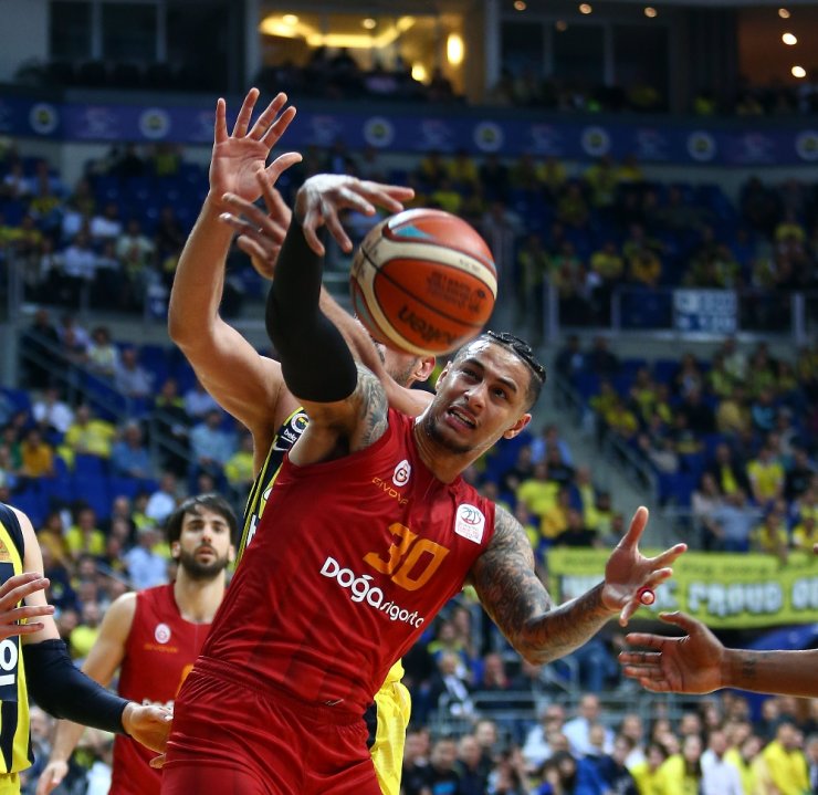 Fenerbahçe liderliğe yükseldi