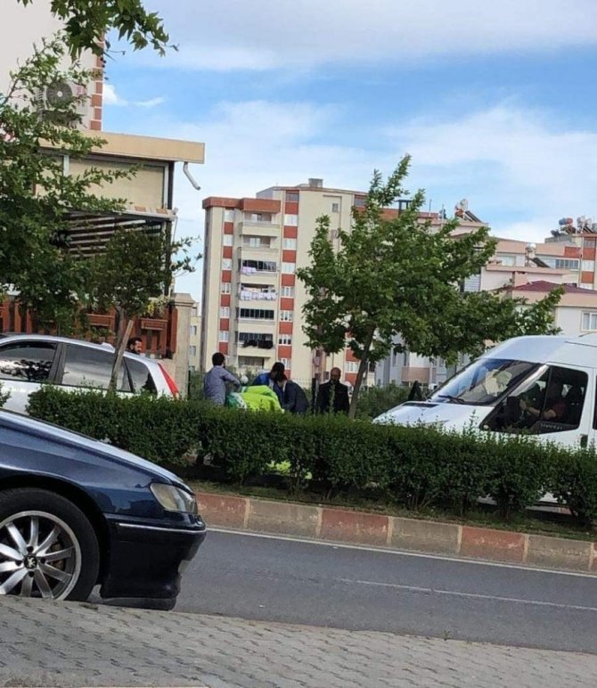 Ters rüzgara kapılan paraşütçü yere çakıldı