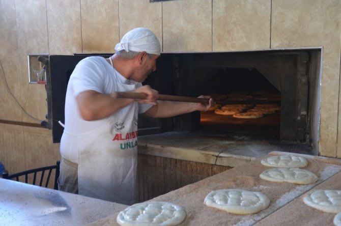 Kahramanmaraş'ta 260 derece fırının başında oruç tutuyorlar