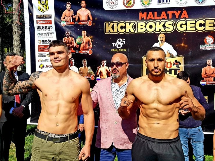 Milli Boksör Samet Keser Rus rakibini yendi