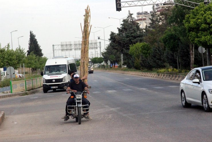 Motosikleti yük taşımak için kullanıyorlar