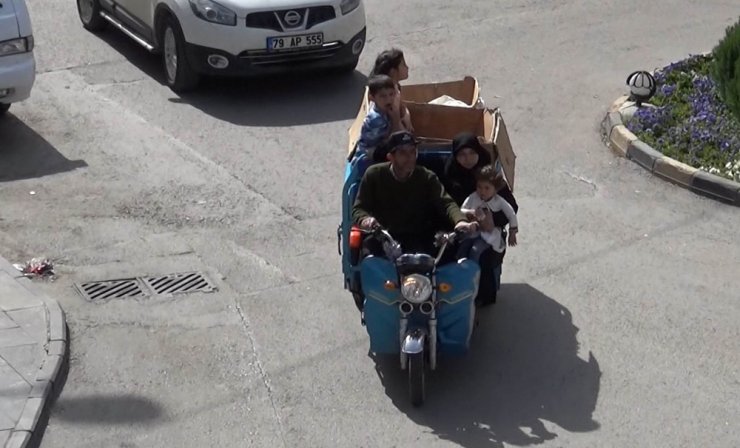 Motosikleti yük taşımak için kullanıyorlar