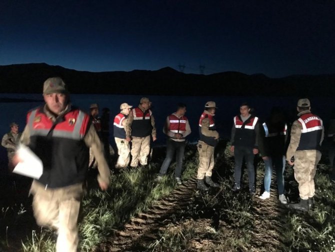 Göksun'da baraj gölüne giren 3 çocuk yürekleri yaktı