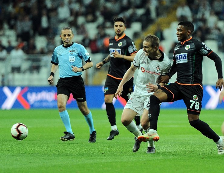 İlk yarı berabere bitti