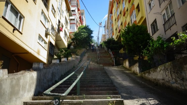 Maltepe’de 5 katlı binada yangın paniği