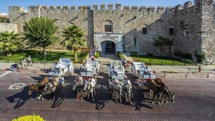 Kuşadası’nda fayton yasaklandı